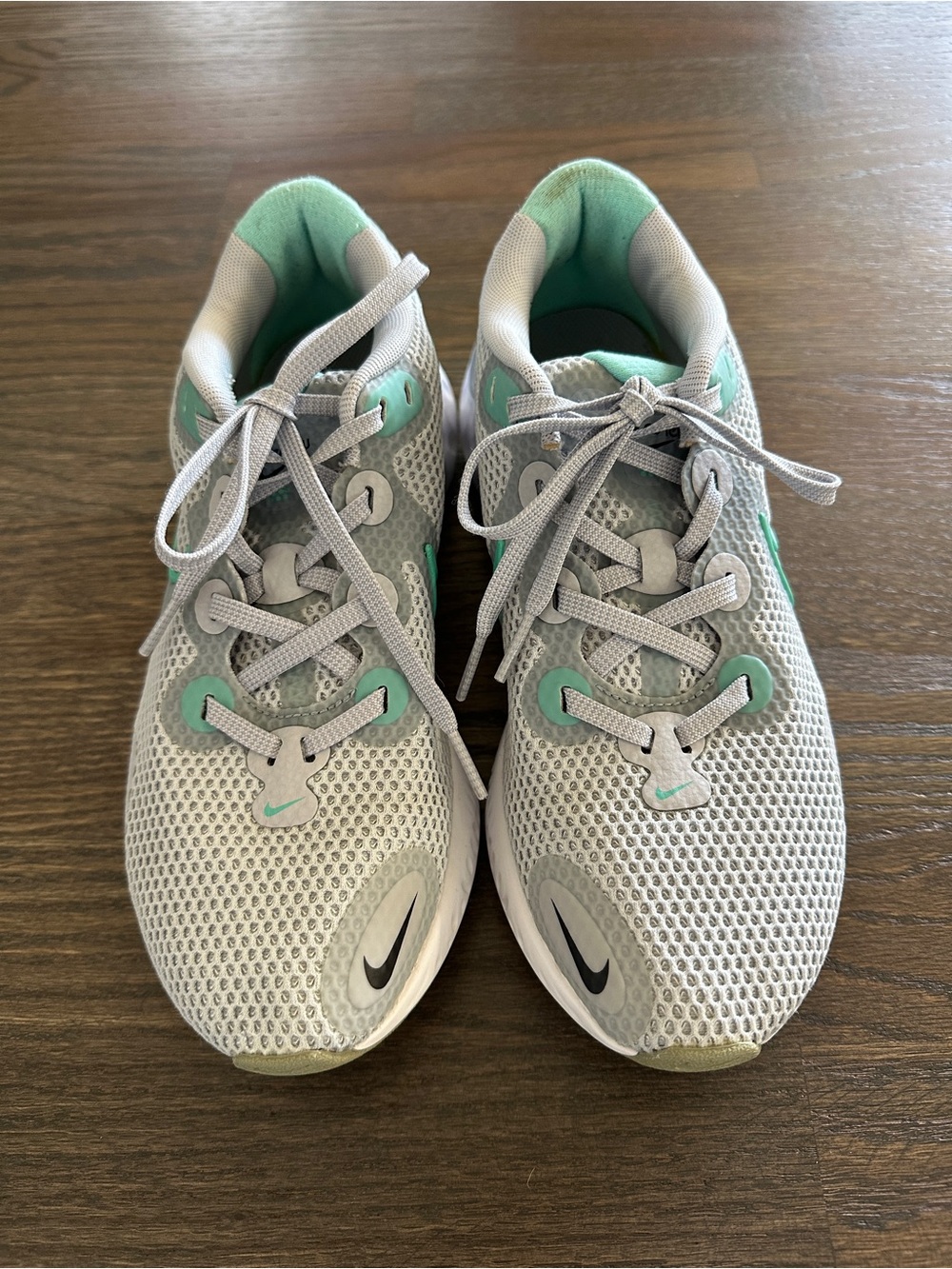 Nike Renew Women’s Light Gray Mesh Running Sneakers with Mint Accents 7.5